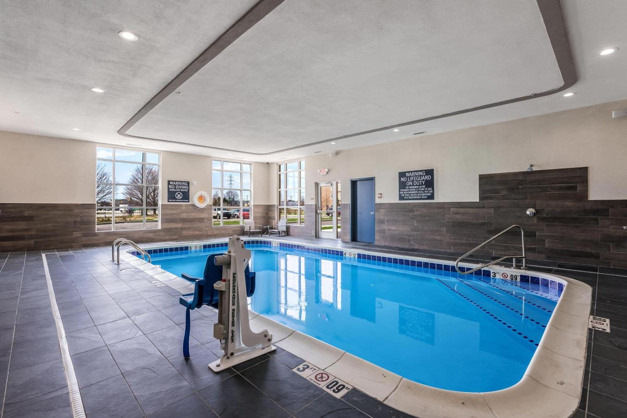 Four Points By Sheraton Elkhart Buitenkant foto